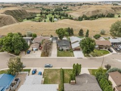78 Seven Persons Crescent SW Medicine Hat, AB T1B 2A6