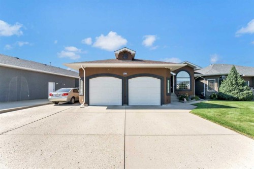 230 Park Meadows Drive SE Medicine Hat, AB T1B 4C4