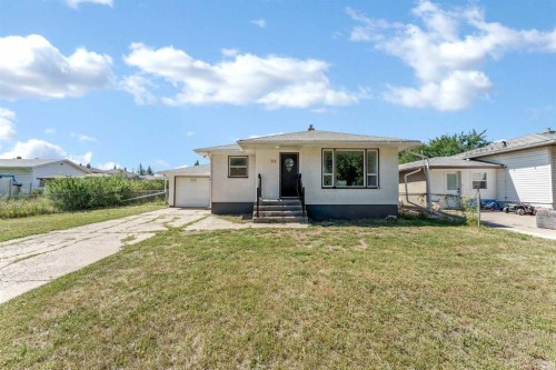 56 Robertson Way SW Medicine Hat, AB T1A 5J2