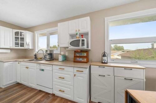 130 Hull Crescent Ne, Medicine Hat, AB 