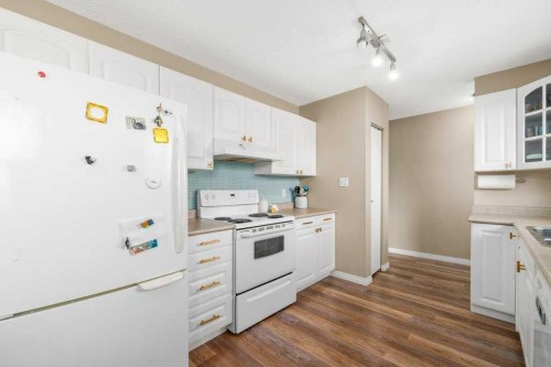 130 Hull Crescent Ne, Medicine Hat, AB 