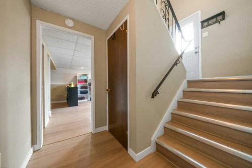 130 Hull Crescent Ne, Medicine Hat, AB 