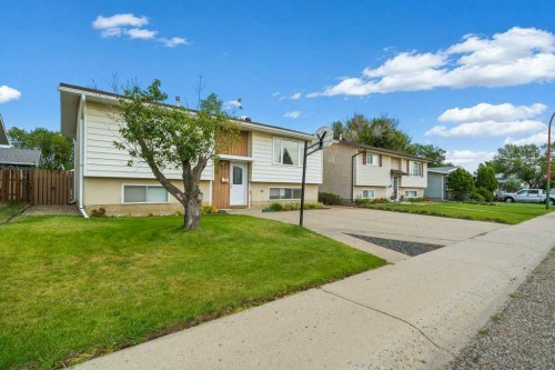 130 Hull Crescent Ne, Medicine Hat, AB 