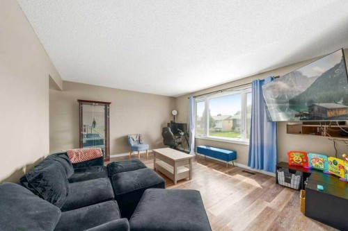 130 Hull Crescent Ne, Medicine Hat, AB 