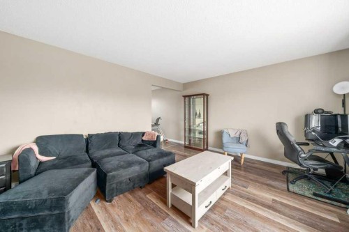 130 Hull Crescent Ne, Medicine Hat, AB 