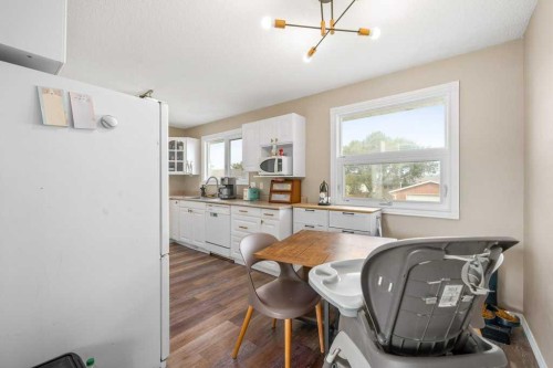 130 Hull Crescent Ne, Medicine Hat, AB 
