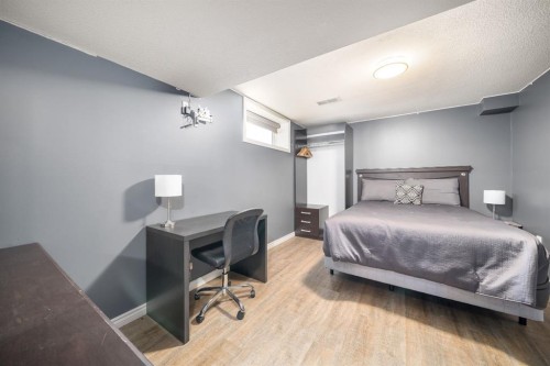 896 Spruce Way Se, Medicine Hat, AB 