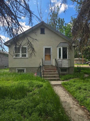 377 2 Street NW Medicine Hat, AB T1A 6J7