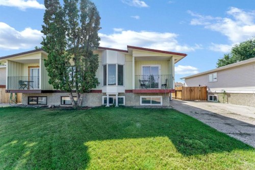 45 Clark Crescent SE Medicine Hat, AB T1B 1S2