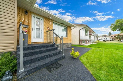 29 Cairns Way Se, Medicine Hat, AB 