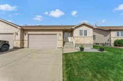 10 Sandstone Place SEMedicine Hat, AB T1B 4R8