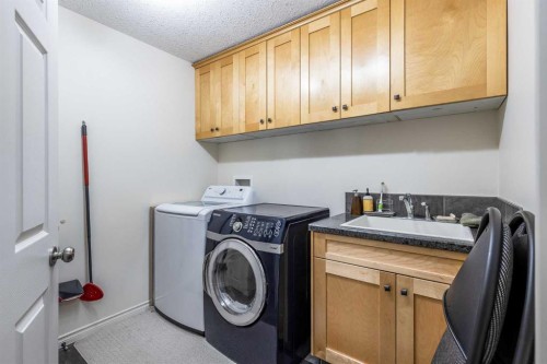 42 Somerset Way Se, Medicine Hat, AB 