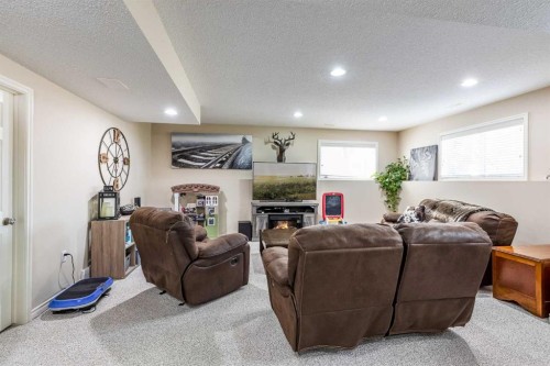 42 Somerset Way Se, Medicine Hat, AB 