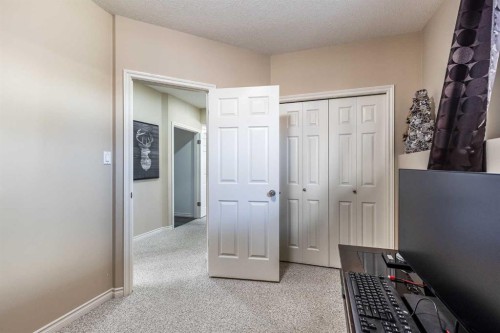 42 Somerset Way Se, Medicine Hat, AB 