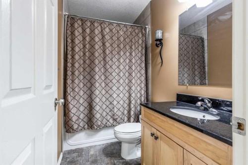 42 Somerset Way Se, Medicine Hat, AB 