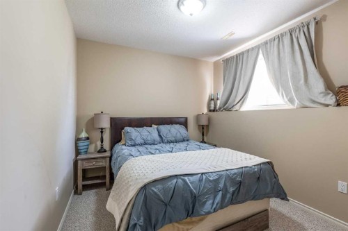 42 Somerset Way Se, Medicine Hat, AB 