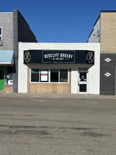 8 3 Street Se, Redcliff, AB 