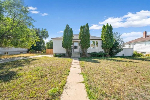 227 4 Street SW Medicine Hat, AB T1A 4E4