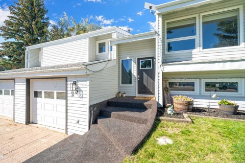 25 Fairway Crescent, Foremost, AB 