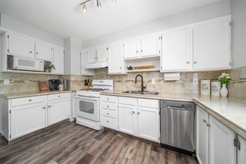 25 Fairway Crescent, Foremost, AB 