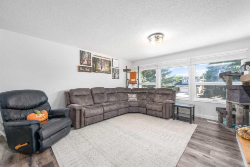 25 Fairway Crescent, Foremost, AB 