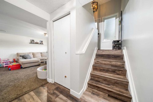 25 Fairway Crescent, Foremost, AB 