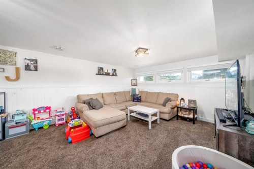 25 Fairway Crescent, Foremost, AB 