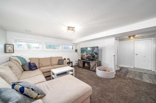 25 Fairway Crescent, Foremost, AB 