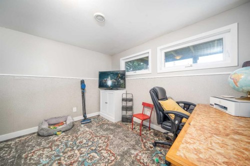 25 Fairway Crescent, Foremost, AB 