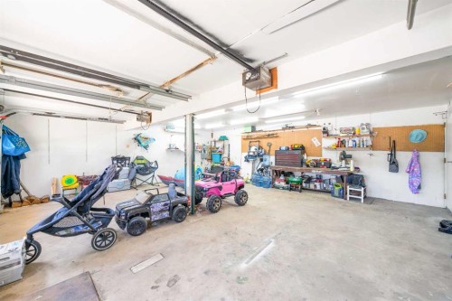 25 Fairway Crescent, Foremost, AB 