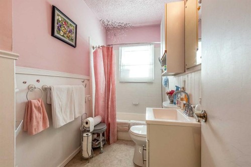 77 9 Street Ne, Medicine Hat, AB 