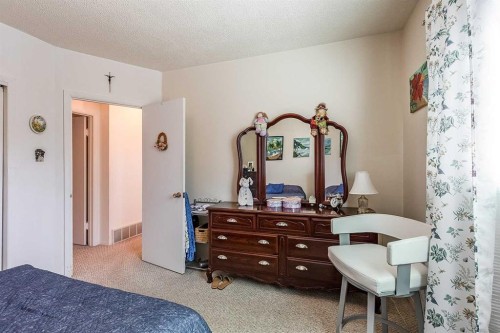 77 9 Street Ne, Medicine Hat, AB 