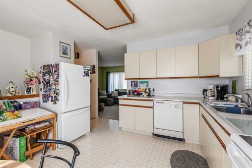 77 9 Street Ne, Medicine Hat, AB 