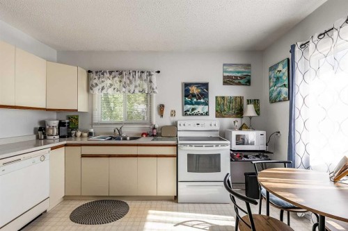 77 9 Street Ne, Medicine Hat, AB 