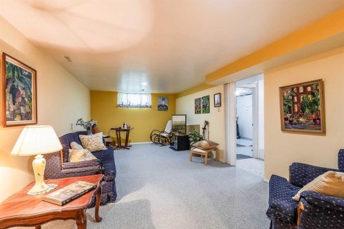 77 9 Street Ne, Medicine Hat, AB 