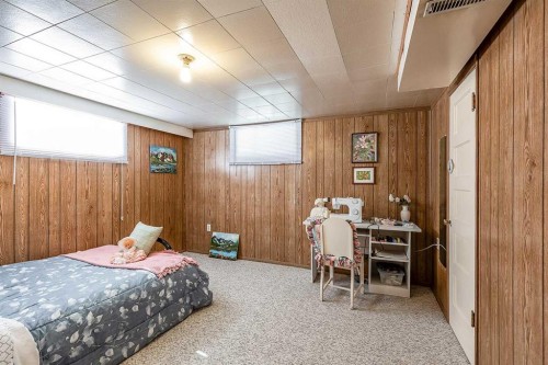 77 9 Street Ne, Medicine Hat, AB 