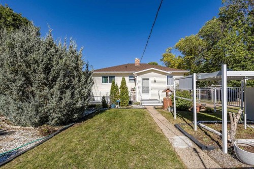 77 9 Street Ne, Medicine Hat, AB 