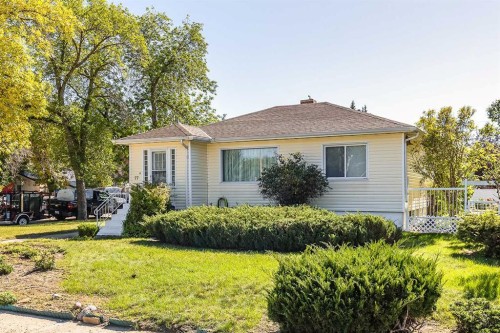 77 9 Street Ne, Medicine Hat, AB 