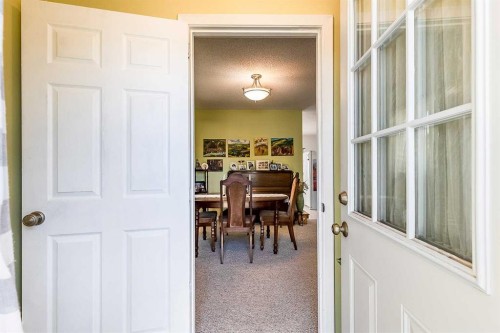 77 9 Street Ne, Medicine Hat, AB 