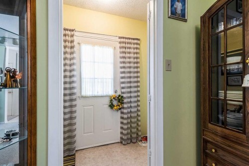 77 9 Street Ne, Medicine Hat, AB 