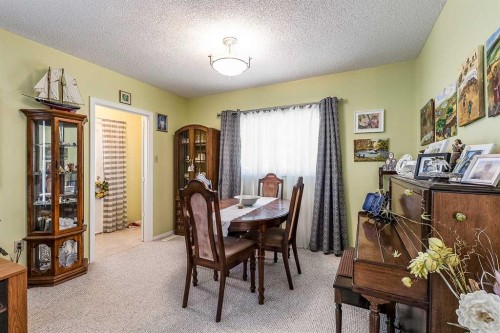 77 9 Street Ne, Medicine Hat, AB 
