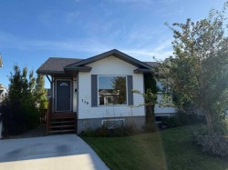 119 Hunt Crescent NEMedicine Hat, AB T1C 1Y4