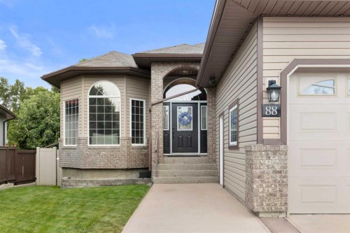 88 Greenwood Court Sw, Medicine Hat, AB 