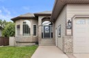 88 Greenwood Court Sw, Medicine Hat, AB 