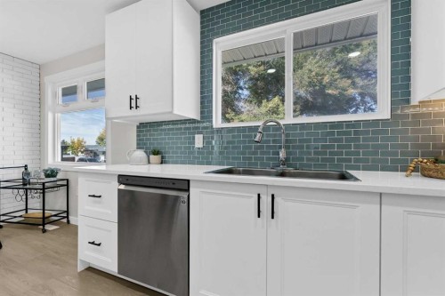 60 Gray Crescent Nw, Medicine Hat, AB 