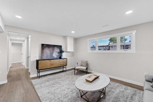 60 Gray Crescent Nw, Medicine Hat, AB 