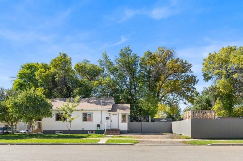 1178 Queen Street Se, Medicine Hat, AB 