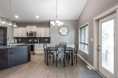 32 Hamptons Crescent Se, Medicine Hat, AB 