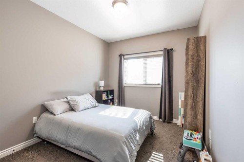 32 Hamptons Crescent Se, Medicine Hat, AB 
