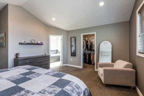 32 Hamptons Crescent Se, Medicine Hat, AB 